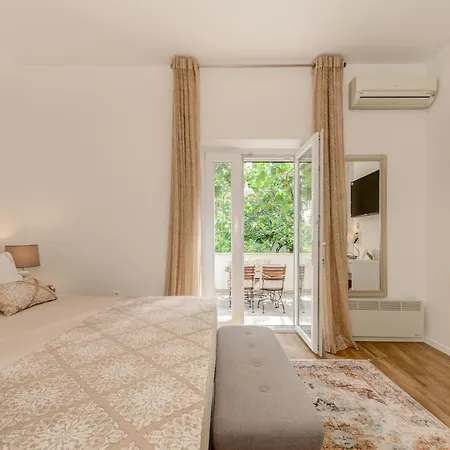 Villa Corona Split Apartment