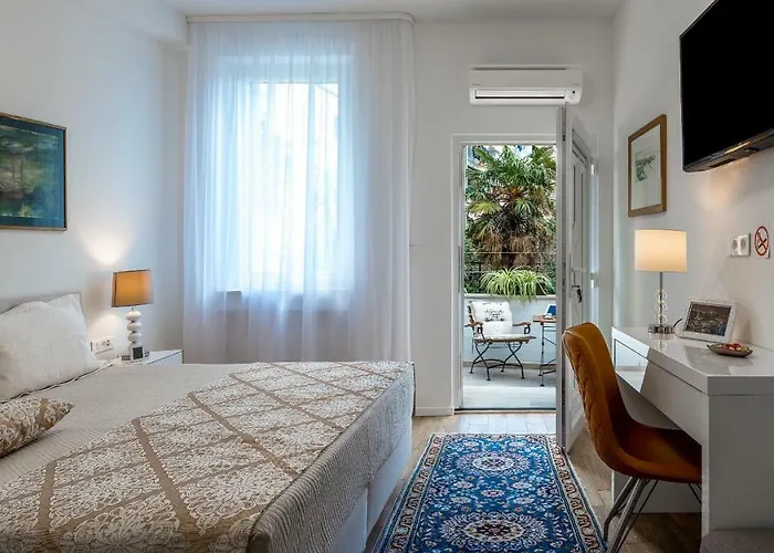 Villa Corona Split Apartment